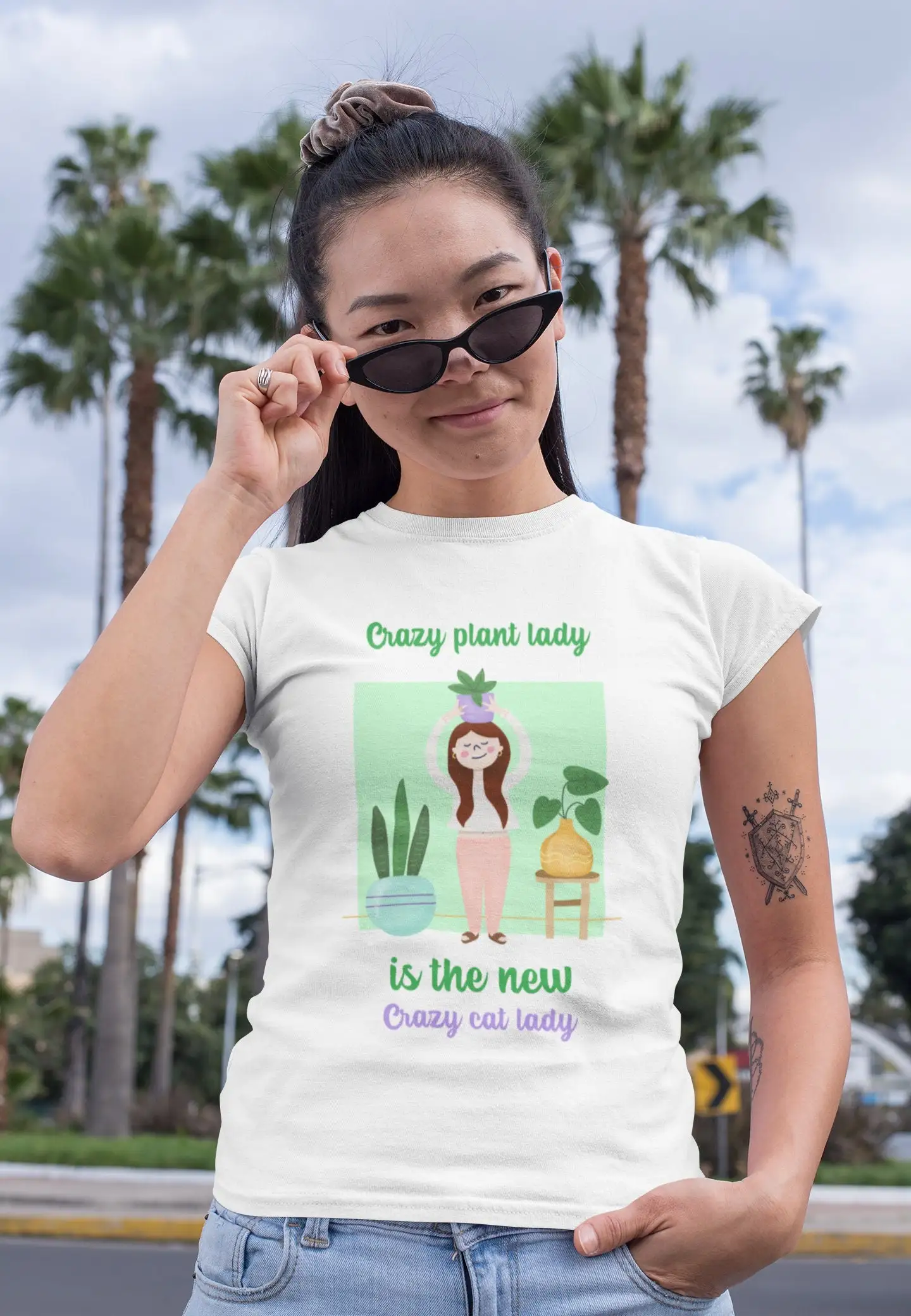Plant Parent Trend - Crazy Plant Lady เป็นเสื้อยืดลายแมวสุดฮิตสำหรับคุณแม่คนรักสัตว์เลี้ยง